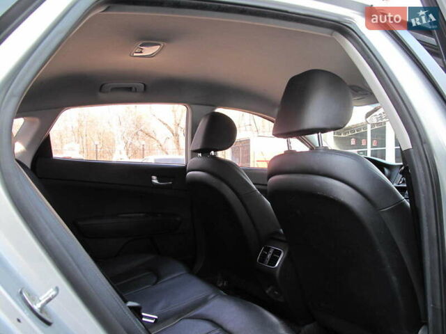 Серый Киа K5, объемом двигателя 2 л и пробегом 309 тыс. км за 11700 $, фото 38 на Automoto.ua
