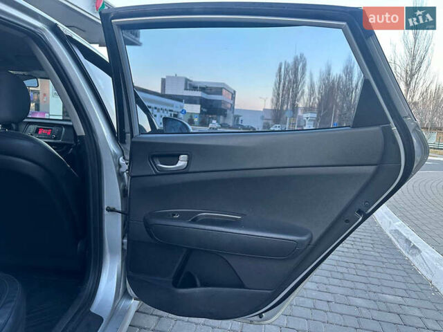 Серый Киа K5, объемом двигателя 2 л и пробегом 292 тыс. км за 11000 $, фото 27 на Automoto.ua