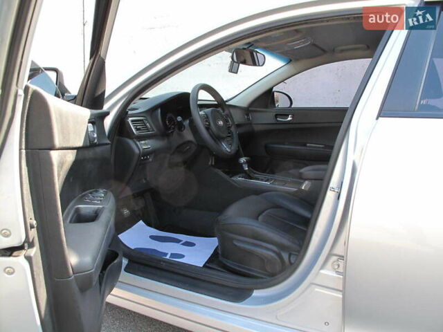 Серый Киа K5, объемом двигателя 2 л и пробегом 309 тыс. км за 11700 $, фото 81 на Automoto.ua