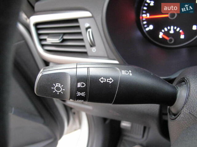 Сірий Кіа K5, об'ємом двигуна 2 л та пробігом 291 тис. км за 12800 $, фото 43 на Automoto.ua