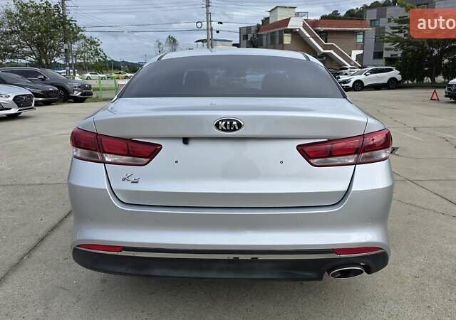 Серый Киа K5, объемом двигателя 2 л и пробегом 190 тыс. км за 12490 $, фото 4 на Automoto.ua