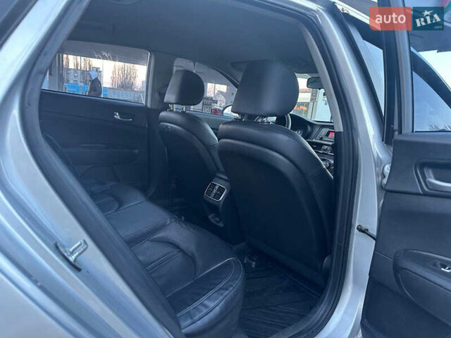 Серый Киа K5, объемом двигателя 2 л и пробегом 292 тыс. км за 11000 $, фото 28 на Automoto.ua