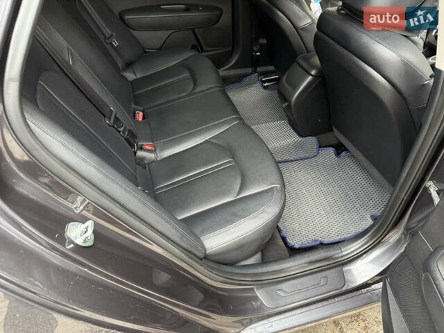 Серый Киа K5, объемом двигателя 2 л и пробегом 153 тыс. км за 13500 $, фото 21 на Automoto.ua