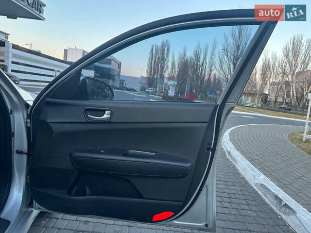 Серый Киа K5, объемом двигателя 2 л и пробегом 292 тыс. км за 11000 $, фото 31 на Automoto.ua