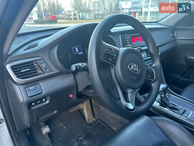 Серый Киа K5, объемом двигателя 2 л и пробегом 292 тыс. км за 11000 $, фото 18 на Automoto.ua