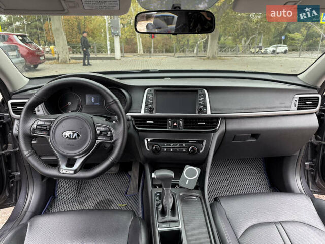 Серый Киа K5, объемом двигателя 2 л и пробегом 153 тыс. км за 13500 $, фото 10 на Automoto.ua