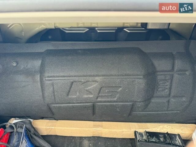 Сірий Кіа K5, об'ємом двигуна 2 л та пробігом 159 тис. км за 11099 $, фото 27 на Automoto.ua
