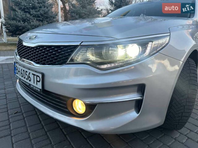 Серый Киа K5, объемом двигателя 2 л и пробегом 292 тыс. км за 11000 $, фото 45 на Automoto.ua