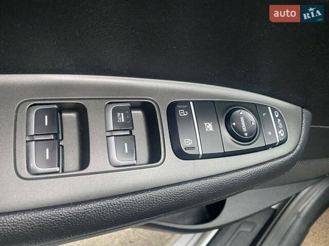 Сірий Кіа K5, об'ємом двигуна 2 л та пробігом 322 тис. км за 11990 $, фото 6 на Automoto.ua