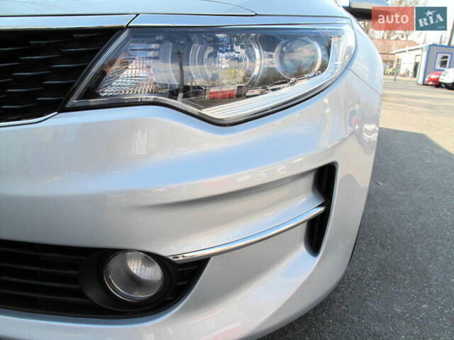 Серый Киа K5, объемом двигателя 2 л и пробегом 309 тыс. км за 11700 $, фото 26 на Automoto.ua