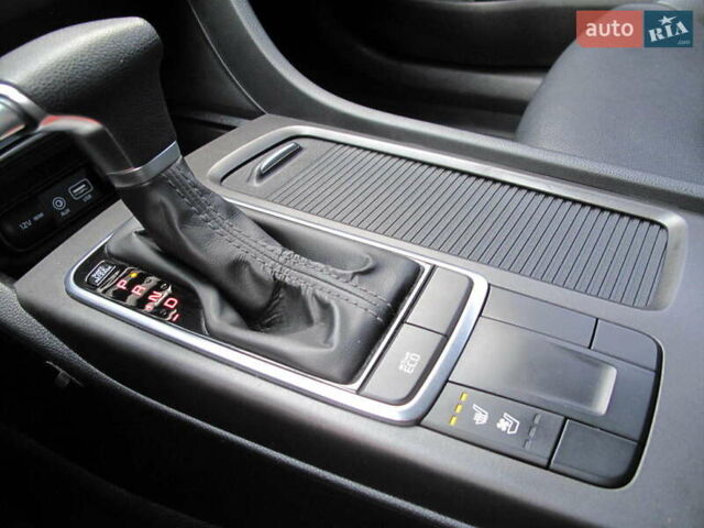 Сірий Кіа K5, об'ємом двигуна 2 л та пробігом 291 тис. км за 12800 $, фото 52 на Automoto.ua