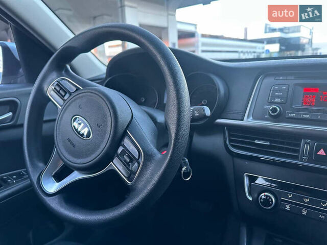Серый Киа K5, объемом двигателя 2 л и пробегом 292 тыс. км за 11000 $, фото 40 на Automoto.ua