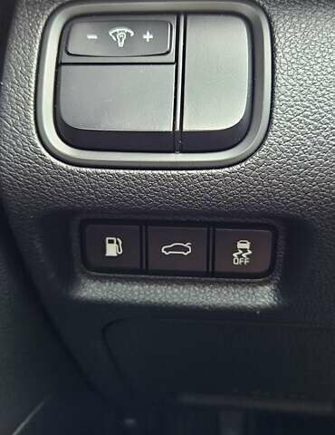 Серый Киа K5, объемом двигателя 2 л и пробегом 206 тыс. км за 14900 $, фото 25 на Automoto.ua