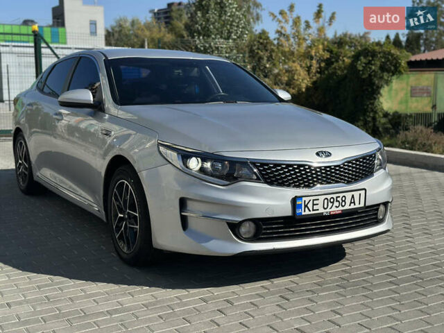 Серый Киа K5, объемом двигателя 2 л и пробегом 73 тыс. км за 15800 $, фото 1 на Automoto.ua