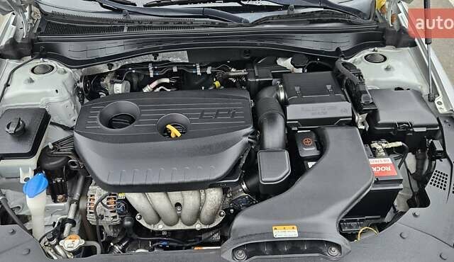 Серый Киа K5, объемом двигателя 2 л и пробегом 206 тыс. км за 14900 $, фото 33 на Automoto.ua