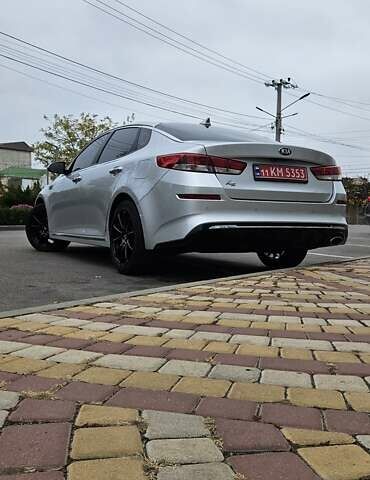 Серый Киа K5, объемом двигателя 2 л и пробегом 206 тыс. км за 14900 $, фото 9 на Automoto.ua