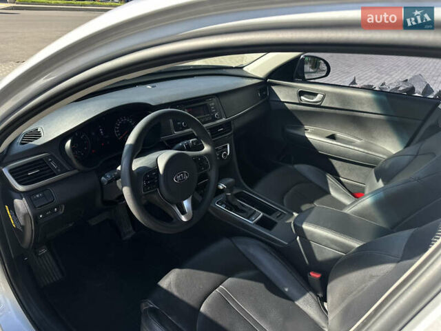 Серый Киа K5, объемом двигателя 2 л и пробегом 73 тыс. км за 15800 $, фото 18 на Automoto.ua