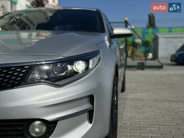 Серый Киа K5, объемом двигателя 2 л и пробегом 73 тыс. км за 15800 $, фото 7 на Automoto.ua