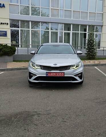 Серый Киа K5, объемом двигателя 2 л и пробегом 206 тыс. км за 14900 $, фото 3 на Automoto.ua