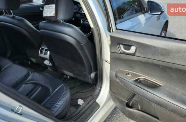 Сірий Кіа K5, об'ємом двигуна 2 л та пробігом 280 тис. км за 8800 $, фото 11 на Automoto.ua