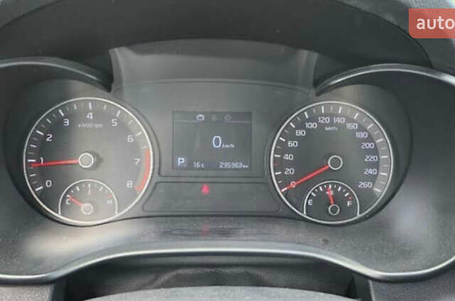 Сірий Кіа K5, об'ємом двигуна 2 л та пробігом 280 тис. км за 8800 $, фото 15 на Automoto.ua