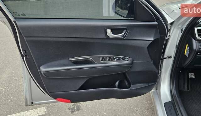 Серый Киа K5, объемом двигателя 2 л и пробегом 206 тыс. км за 14900 $, фото 11 на Automoto.ua