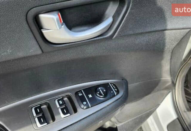 Сірий Кіа K5, об'ємом двигуна 2 л та пробігом 280 тис. км за 8800 $, фото 16 на Automoto.ua