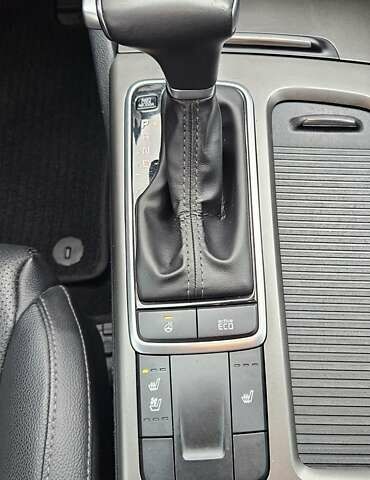 Серый Киа K5, объемом двигателя 2 л и пробегом 206 тыс. км за 14900 $, фото 20 на Automoto.ua