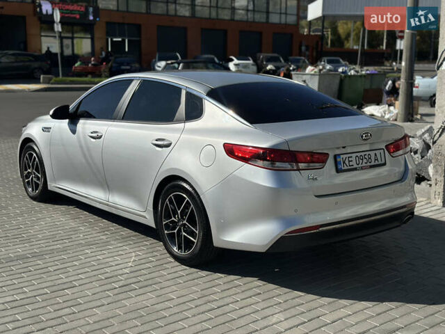 Серый Киа K5, объемом двигателя 2 л и пробегом 73 тыс. км за 15800 $, фото 2 на Automoto.ua