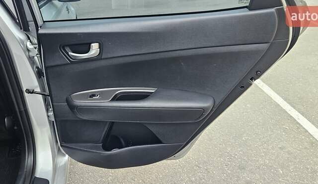 Серый Киа K5, объемом двигателя 2 л и пробегом 206 тыс. км за 14900 $, фото 32 на Automoto.ua