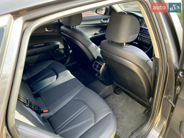 Серый Киа K5, объемом двигателя 2 л и пробегом 157 тыс. км за 18200 $, фото 10 на Automoto.ua