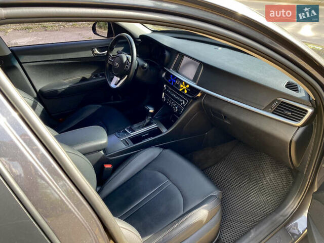 Серый Киа K5, объемом двигателя 2 л и пробегом 157 тыс. км за 18200 $, фото 9 на Automoto.ua