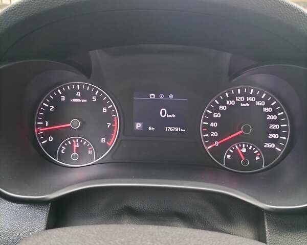 Серый Киа K5, объемом двигателя 2 л и пробегом 176 тыс. км за 16500 $, фото 13 на Automoto.ua