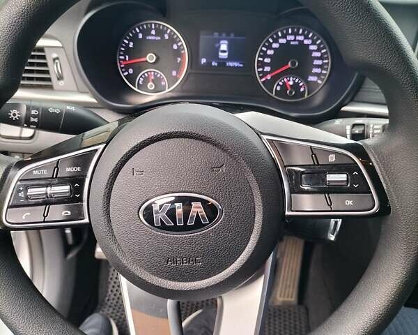 Серый Киа K5, объемом двигателя 2 л и пробегом 176 тыс. км за 16500 $, фото 11 на Automoto.ua