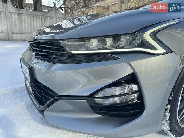 Серый Киа K5, объемом двигателя 2 л и пробегом 116 тыс. км за 21799 $, фото 17 на Automoto.ua