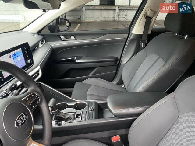 Серый Киа K5, объемом двигателя 1.6 л и пробегом 140 тыс. км за 20500 $, фото 28 на Automoto.ua