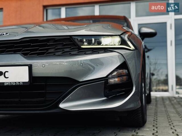 Серый Киа K5, объемом двигателя 2 л и пробегом 152 тыс. км за 21200 $, фото 8 на Automoto.ua