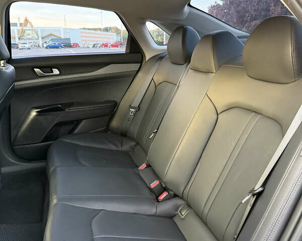 Серый Киа K5, объемом двигателя 2 л и пробегом 192 тыс. км за 19900 $, фото 3 на Automoto.ua