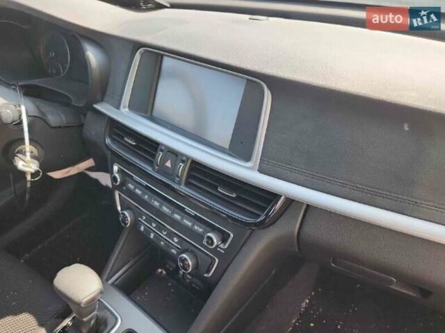 Серый Киа K5, объемом двигателя 0 л и пробегом 72 тыс. км за 6600 $, фото 7 на Automoto.ua