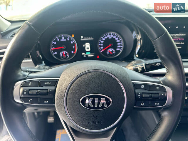 Серый Киа K5, объемом двигателя 2 л и пробегом 116 тыс. км за 21799 $, фото 10 на Automoto.ua