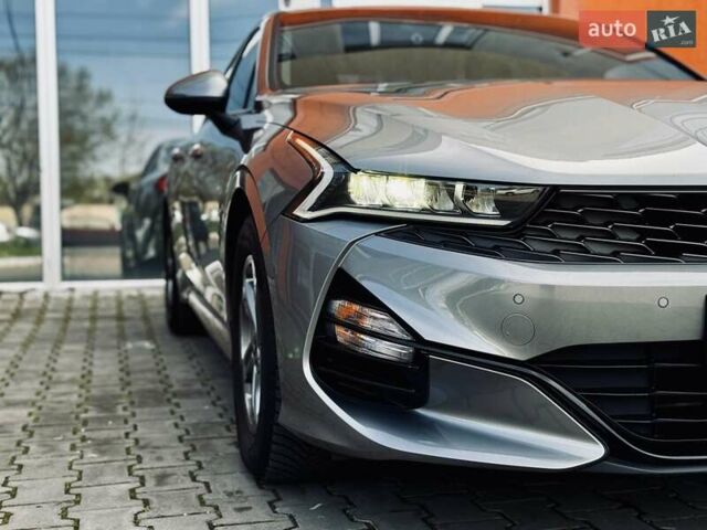 Серый Киа K5, объемом двигателя 2 л и пробегом 152 тыс. км за 19999 $, фото 7 на Automoto.ua