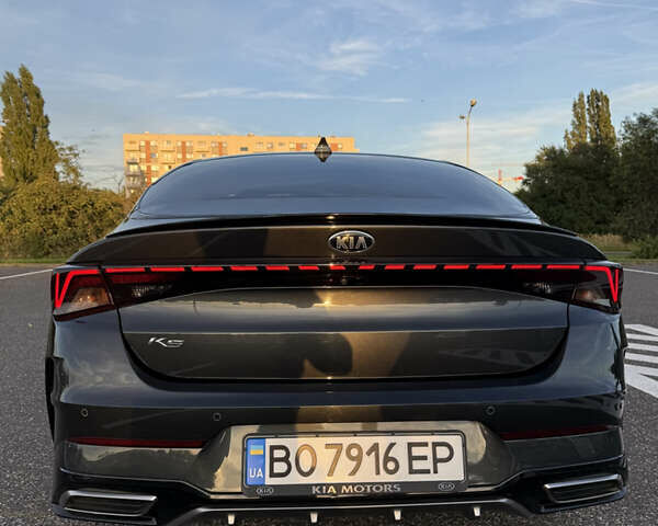 Серый Киа K5, объемом двигателя 2 л и пробегом 192 тыс. км за 19900 $, фото 8 на Automoto.ua