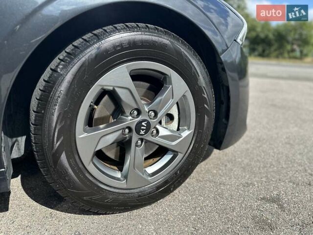 Серый Киа K5, объемом двигателя 1.6 л и пробегом 76 тыс. км за 21500 $, фото 48 на Automoto.ua