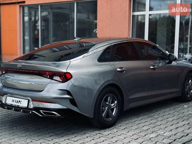 Серый Киа K5, объемом двигателя 2 л и пробегом 152 тыс. км за 21200 $, фото 4 на Automoto.ua