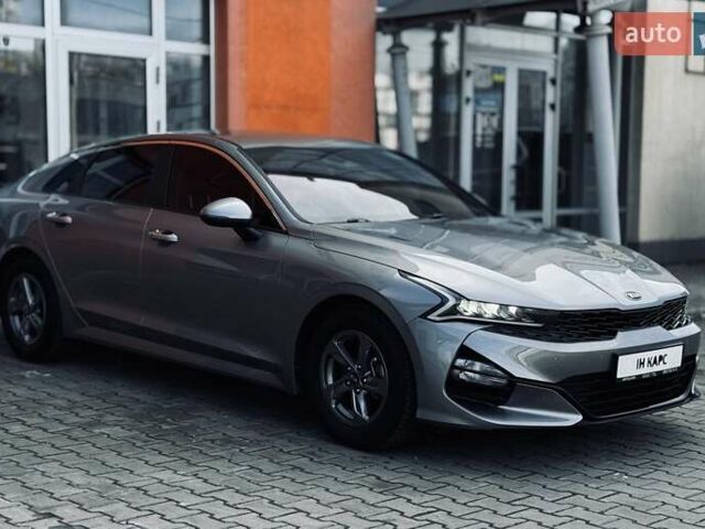 Серый Киа K5, объемом двигателя 2 л и пробегом 152 тыс. км за 21200 $, фото 5 на Automoto.ua