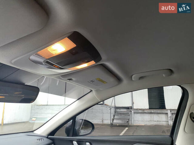 Серый Киа K5, объемом двигателя 1.6 л и пробегом 140 тыс. км за 20500 $, фото 33 на Automoto.ua