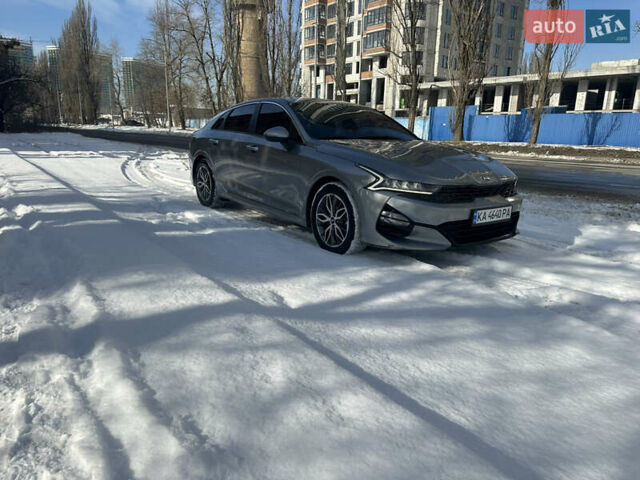 Серый Киа K5, объемом двигателя 2 л и пробегом 116 тыс. км за 21799 $, фото 5 на Automoto.ua