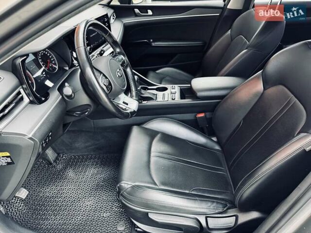 Серый Киа K5, объемом двигателя 2 л и пробегом 152 тыс. км за 19999 $, фото 19 на Automoto.ua