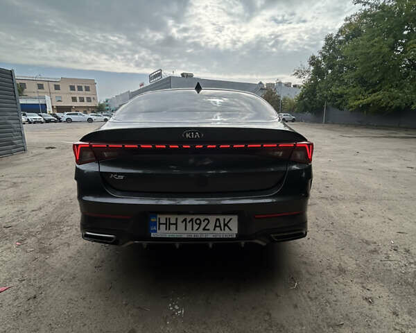 Серый Киа K5, объемом двигателя 2 л и пробегом 90 тыс. км за 23589 $, фото 2 на Automoto.ua