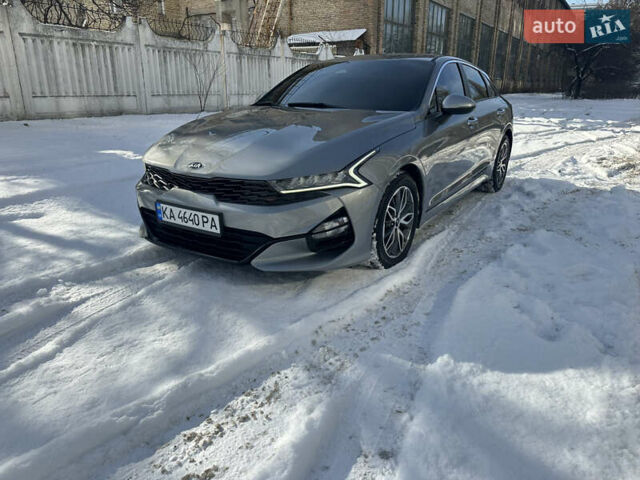 Серый Киа K5, объемом двигателя 2 л и пробегом 116 тыс. км за 21799 $, фото 1 на Automoto.ua